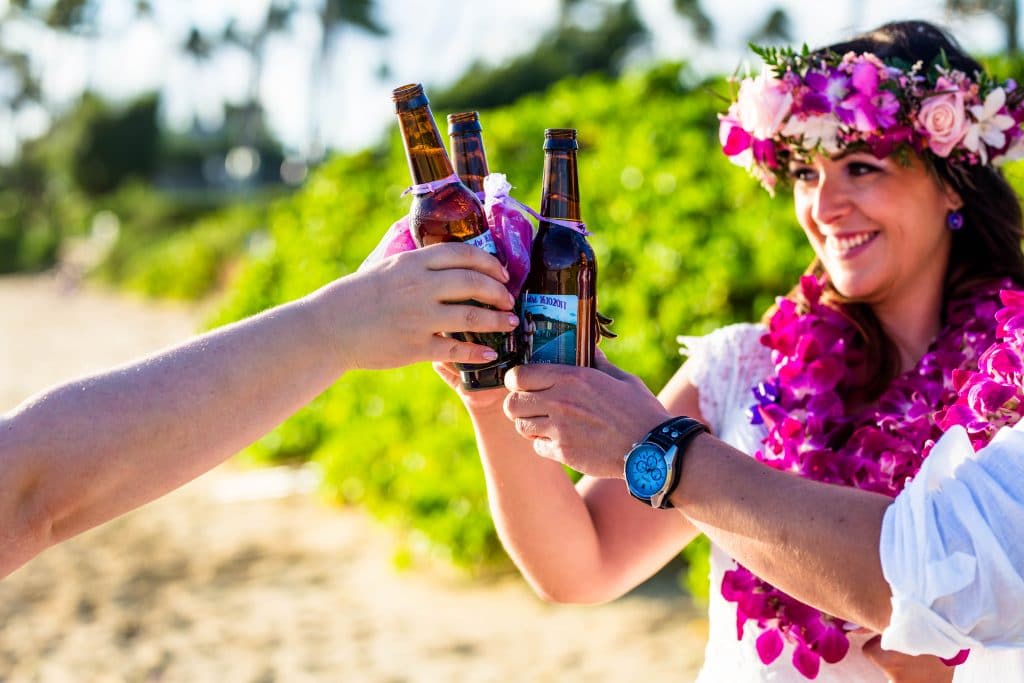 Es gibt kein Bier auf Hawaii? Stimmt nicht, das Brautpaar hatte aber vorsichtshalber welches dabei ;)